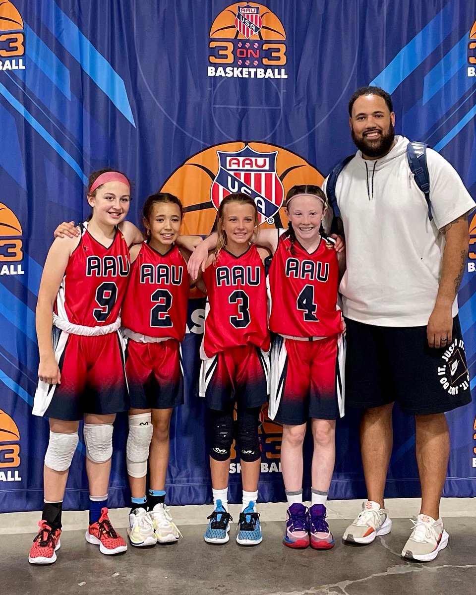 1man3ladies's tweet photo. These girls got to represent TN in the AAU 3 on 3 World Championship in Knoxville today. Championship game tomorrow. #gowinit #lakeway https://t.co/Yq8Xu7ZxER