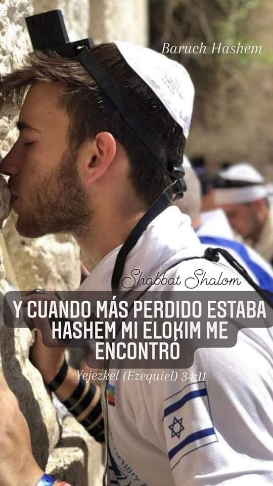 📌¡Que la luz del Shabat, ilumine a tu fam dandoles la sabiduría y el conocimiento que HASHEM es UNO y UNICO! [Asi como el pastor guía su rebaño, Hashem me guiara a lugar seguro] Yejezkel 34:11 Porque asi dice Hashem Elokim; He aquí Yo mismo buscaré a mis ovejas y las reconocere