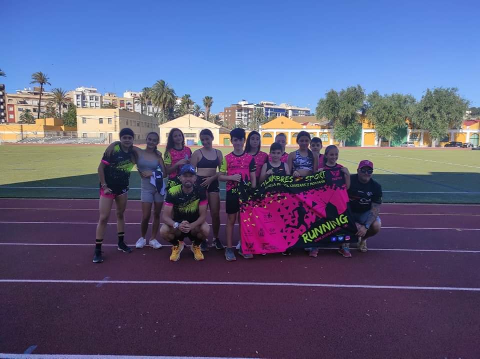 AlumbreSport's tweet photo. Hoy tocaba entrenamiento en pista...y se nos ha dado genial,grupo infantil atletismo/carreras x montaña. https://t.co/DaLYlj6lPW