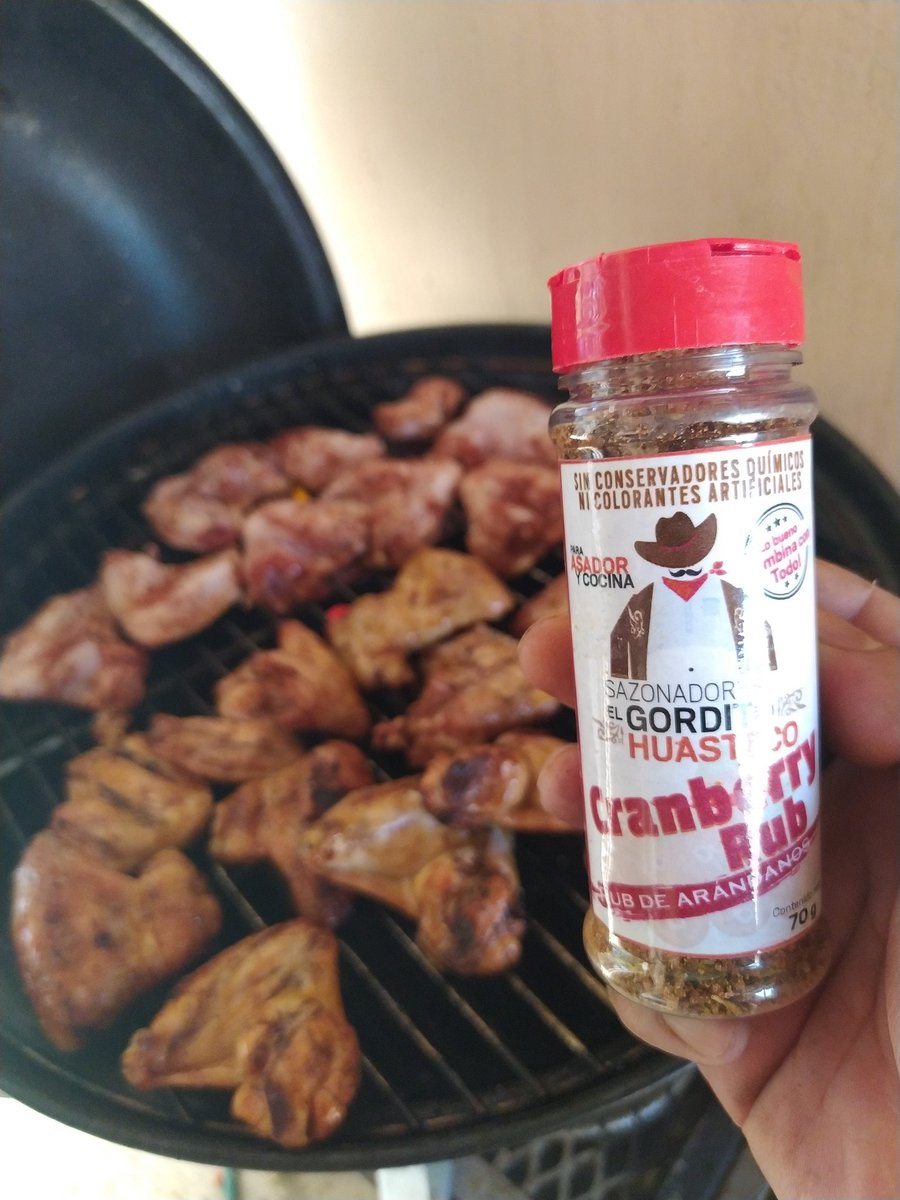 GorditoHuasteco's tweet photo. #casienvivo gorditos!!! Después del premarinado con el sazonador líquido una cellada y aplicamos #CranberryRub , vamos a hacer alitas Buffalo y #bbq 😎🤠🤤 #tampico #cdmadero #altamira #chickenwin #parrillerojaibo https://t.co/xDiDxsqzVb