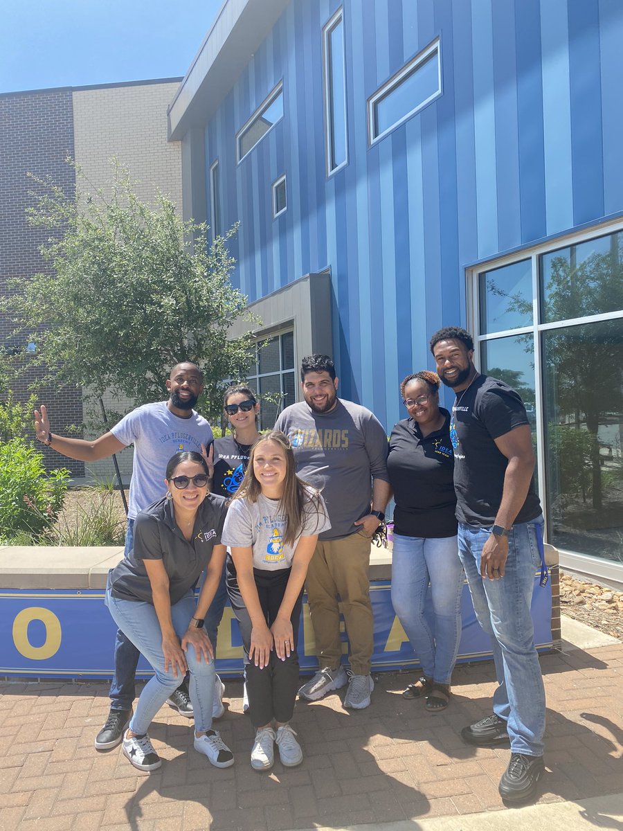 My Lead Team spent their last day before summer break distributing goodies bags to students of need in our #community. Thankful to work alongside such committed and loving #educators. #IDEApublicschools