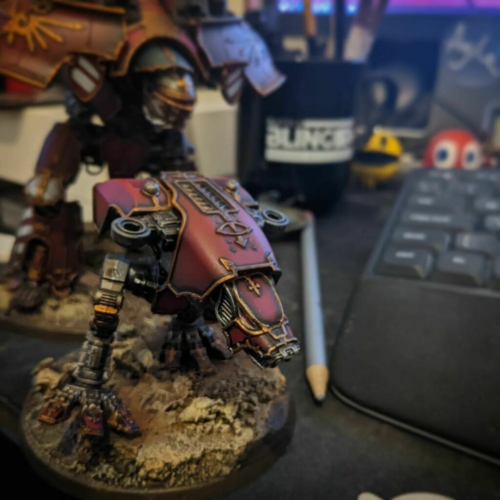 lividfish's tweet photo. Next batch of trim underway tonight. The first of 3 Warhounds for Mortis. This one will be a princeps, so is mostly red. To go fasta!
#lividfishpaints #wip #bigstompyrobots #adeptustitanicusneuk #adeptustitanicus #adeptustitanicusthehorusheresy #at2018 #enginekill #30k #har… https://t.co/g7VH2Ta4UD