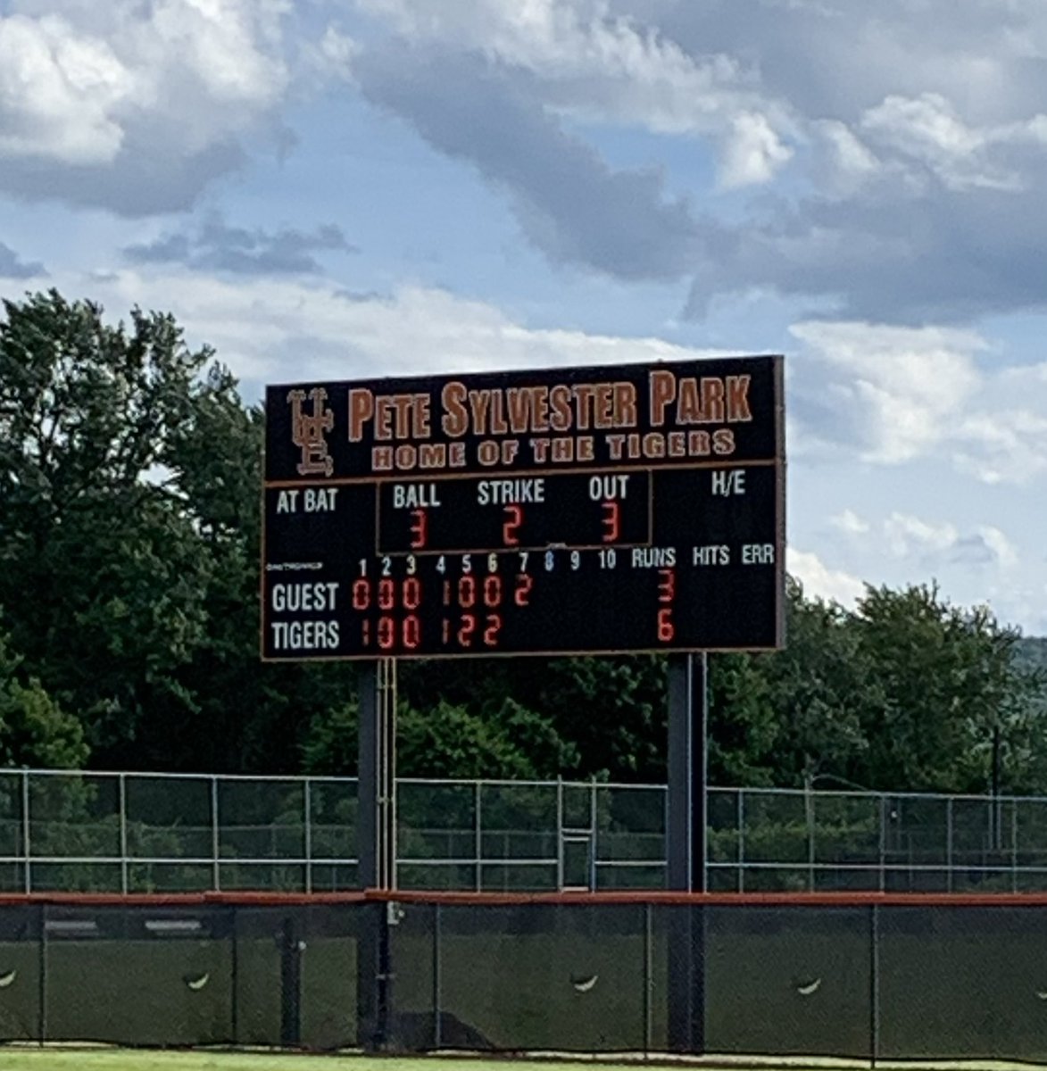 HHSbaseball14's tweet photo. BULLDOGS WIN!!!!

Hamburg 6 - Calhoun 3

WP Nolan Smith CG 5 H, 3 R, 3 K’s
       AB - Monster HR in 4th Inn

Nolan Heavern 2 2B, 3 RBI
James Simoncelli 3B, R
Jon Oswald 2B, R
Braeden McGuire 1B, R

Next Game: State Finals Sat 1pm Binghamton University!!! https://t.co/ye2MmmLP45