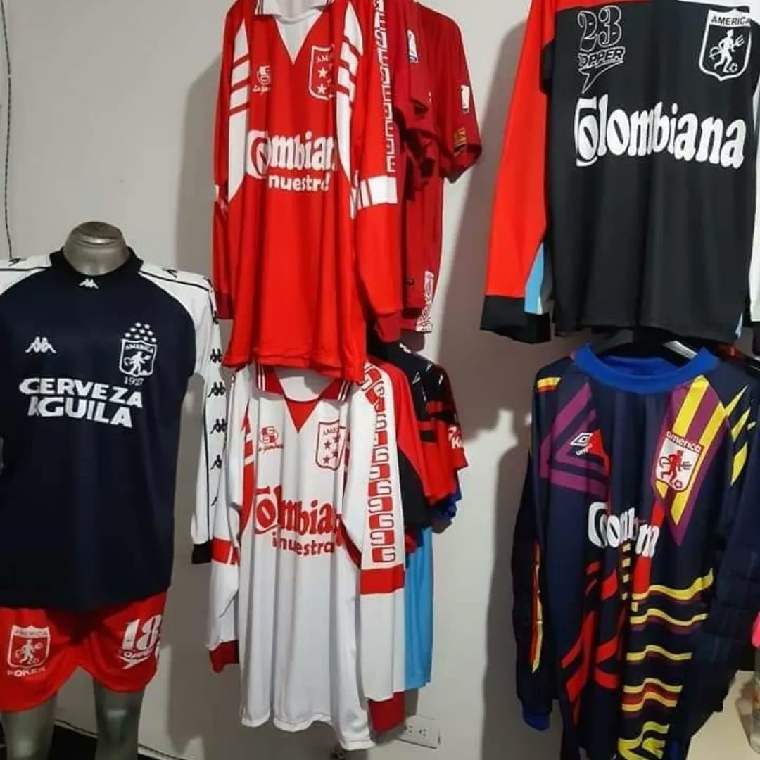 Buzos sublimados por encargo

Todas las tallas.

Domicilios en Cali y envíos seguros a todo el país 📩 3217091643