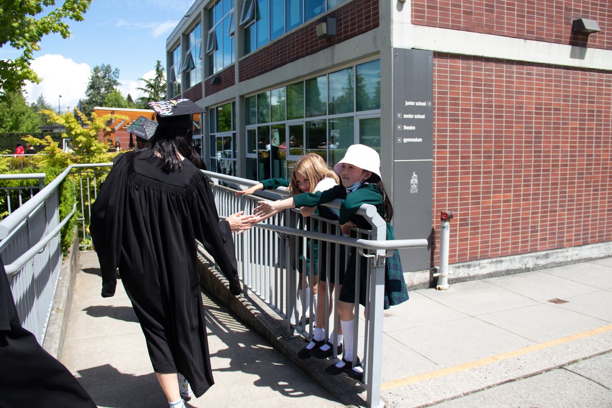 YorkHouseSchool's tweet photo. Congratulations to the Class of 2022! 🎓👩‍🎓 #myYHS #YHSGrad2022 https://t.co/Iw9bg3z0Jw