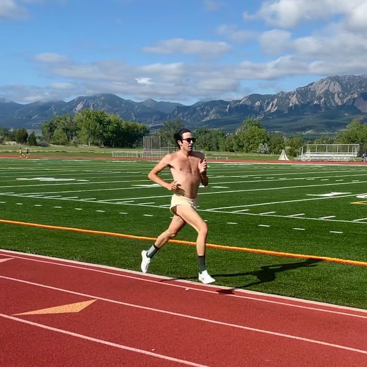 Roots_Running's tweet photo. Friday night track action tonight with @PortlandTrack on tap:

@DanceFrankDance will be pacing the men’s 10k with @CajunLightning in tow going for a new PR

 Carlos Fernandes will be in the open 5000m shooting for a new 5k PR 

Watch live here: https://t.co/D6oYfBV167 https://t.co/XNu1UBbLF1