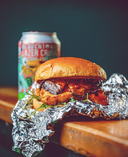 NewBaileyM3's tweet photo. Looking for a bite to eat at #NewBailey? Our resident #streetfood trucks are located on Stanley Street offering delicious hot food for all dietary requirements... 🍔🌶
#VeganStreetFood #BonStreetFood #BurgerBros #FridayLunch https://t.co/9GBgrjvVsr
