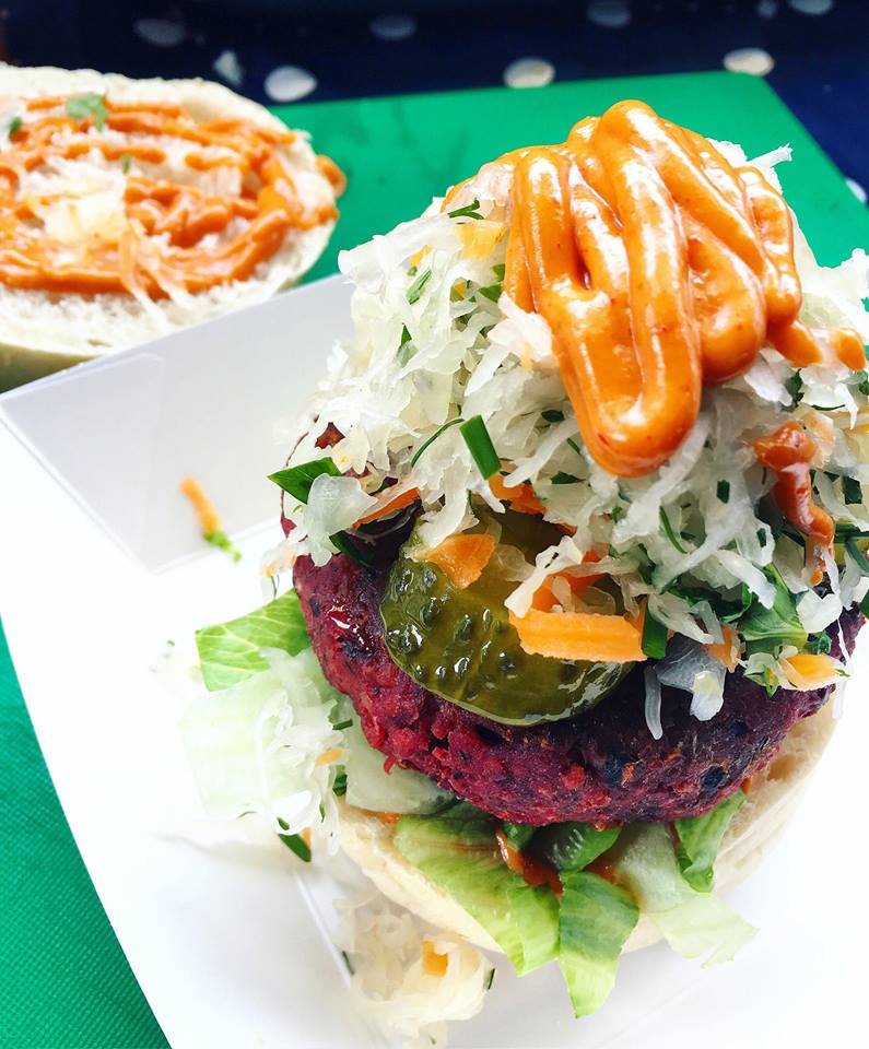 NewBaileyM3's tweet photo. Looking for a bite to eat at #NewBailey? Our resident #streetfood trucks are located on Stanley Street offering delicious hot food for all dietary requirements... 🍔🌶
#VeganStreetFood #BonStreetFood #BurgerBros #FridayLunch https://t.co/9GBgrjvVsr