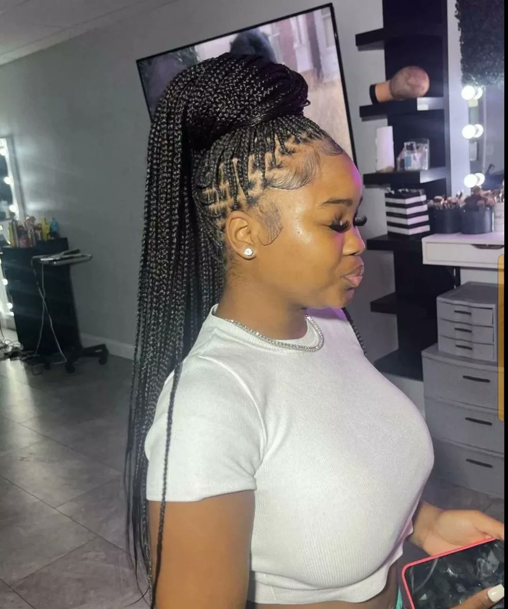 divinetouch_'s tweet image. Creative box braid!

You can trust us for lovely and creative braiders braiding &amp;amp; weaving.
Call in to book appointment. +1 469-735-2285

We are at 7111 Marvin D Love Fwy Suite 216 Dallas Tx 7527

#conrows #boxbraid #senegalesetwists #braiddesigns  #hairstyleoftheday #fashionhairs