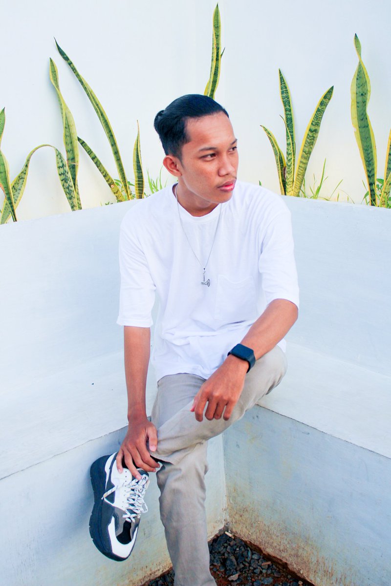 BTeybang's tweet photo. Kdng suka heran sma klkuan betina trhdp laki2 sdh ber-uang nihh,dengn cinta yg tlus lgii mlh dimanfaatin ,gk ada uang tpi berjuang dri nol dngn kerja keras juga bsa dsia sia inn jdi lki mah serba slh 🙁🙁 https://t.co/vHININosZk