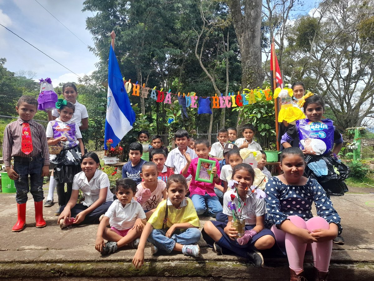 Lanzamiento de la jornada de reciclaje y reutilización de desechos sólidos.
<a href="/nerp_de/">NERP:NUESTRA SEÑORA DE GUADALUPE</a> 
<a href="/minednicaragua/">Ministerio de Educación Nicaragua</a> 
<a href="/Mined_Camoapa/">BYRON JAVIER MENDEZ BELLO</a>