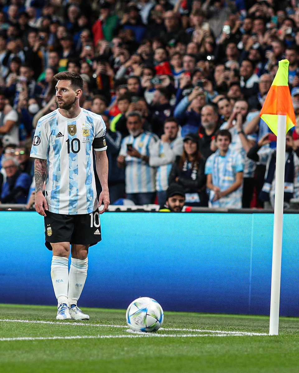 B/R Football on Twitter "All eyes on the corner kick 📸"