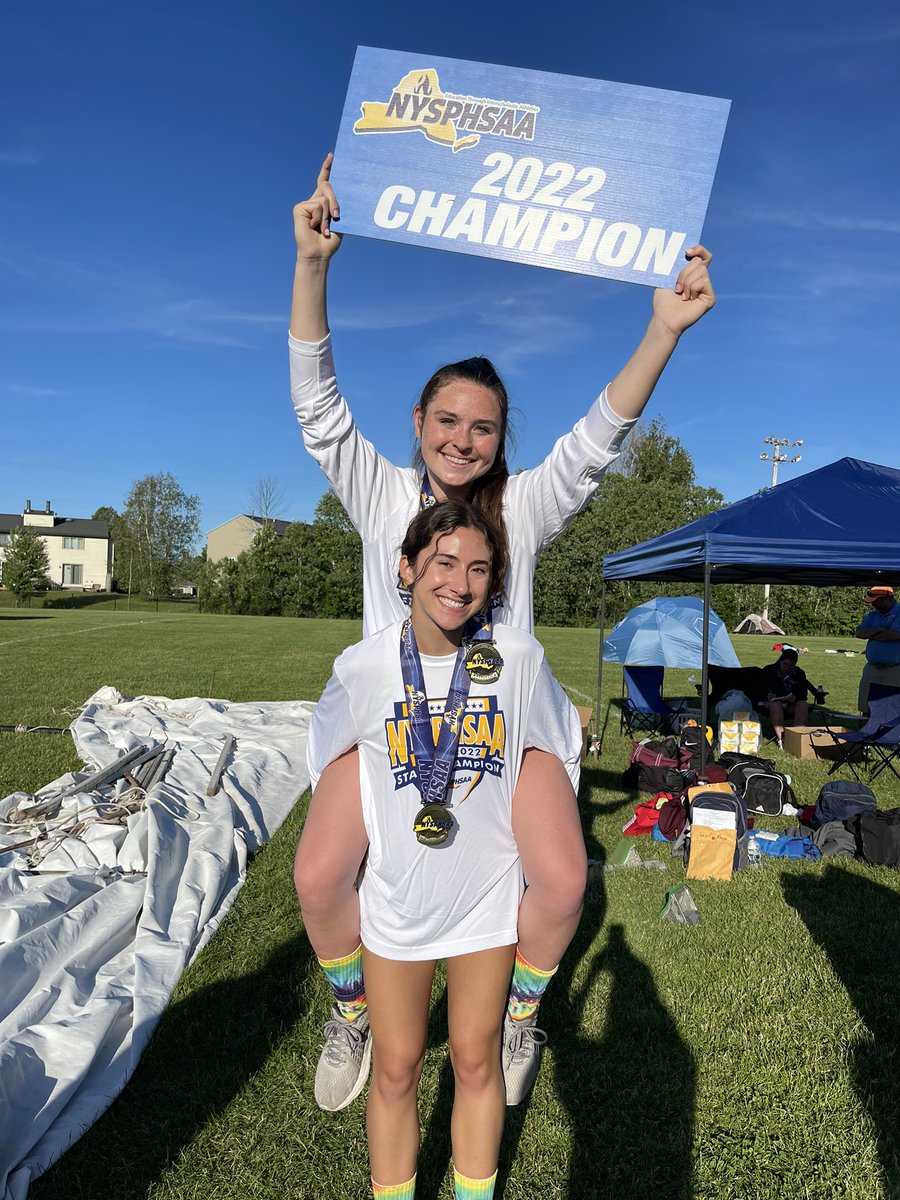 bxvgirlstrack's tweet photo. Well deserved, state champions!!! These girls placed 3rd in the 4x100 and 1st in the 4x400! Congratulations broncos, great way for the seniors to go out. @sports_broncos @HaggertyNancy @lohudsports @BXVHS_principal https://t.co/RLf75paWli