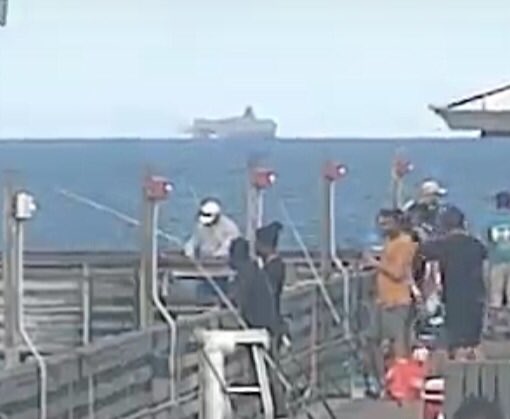 WarshipCam's tweet photo. U.S. Navy experimental littoral combat ship Sea Fighter (FSF-1) off the coast of Dania Beach, Florida - June 10, 2022 #seafighter #fsf1 https://t.co/7pqXsKM1Q2