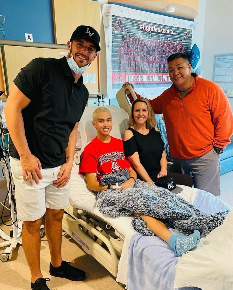 ccallstarfresno's tweet photo. Derek Carr @derekcarrqb visiting County kicker Rocky Reyes. 
We’re all pulling for you, Rocky! #rockystrong💪🏼 #citycounty #allstar #kicker https://t.co/jvTC58u1Ym