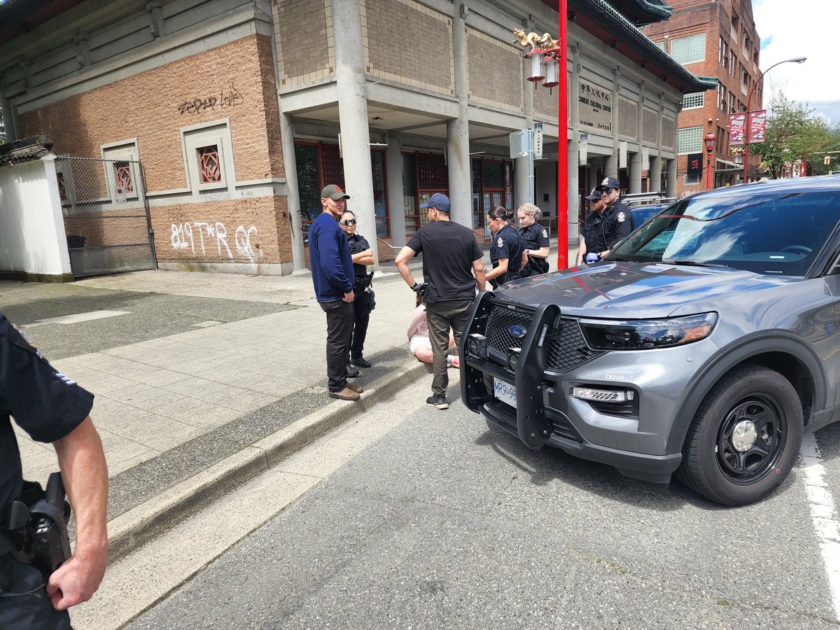 DeputyChow's tweet image. Officers driving by observed two people fighting, one was holding a gun. Both arrested after a brief chase, and both sent to jail. #AnotherReplica #GettingTheJobDone