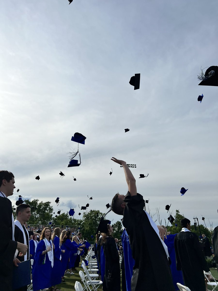 Congratulations, grads!!  💙💙