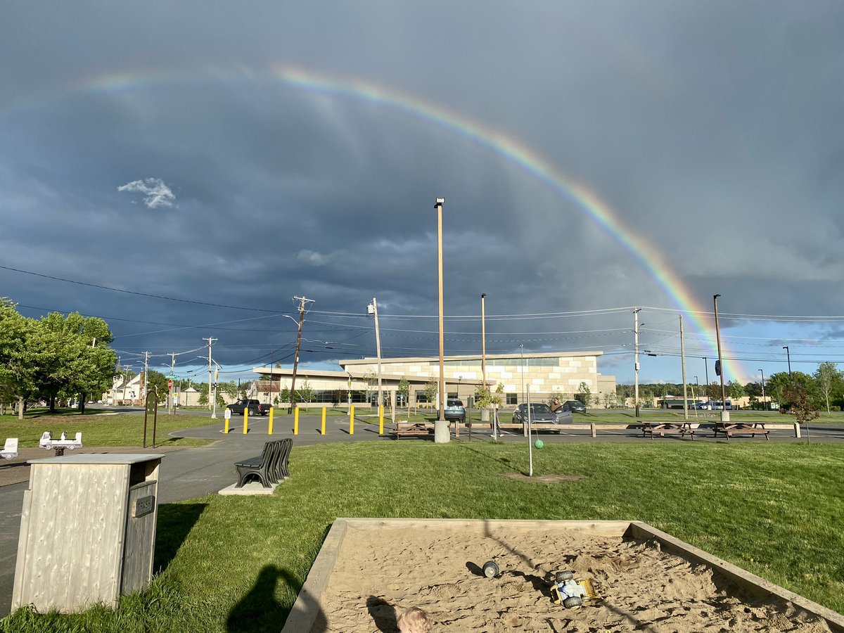 tfoisy's tweet photo. Rainbow in Presque Isle #mewx @NWSCaribou https://t.co/E0WXaZZiQa