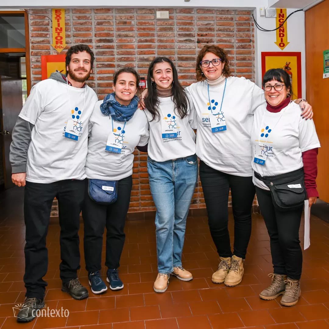 CUREM_SEMUR's tweet photo. Se nos fue el primer día del #CUREM 
Gracias a todos por la oportunidad de reencontrarnos! Nos vemos mañana! https://t.co/6jVrbxqw3H