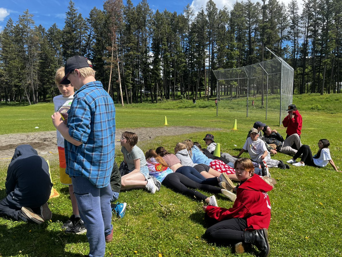 TessRileyVP's tweet photo. Track and field day and the walk to park/7-11. Out making memories as the year winds down! #lcsslearns https://t.co/fyUpICbRfE