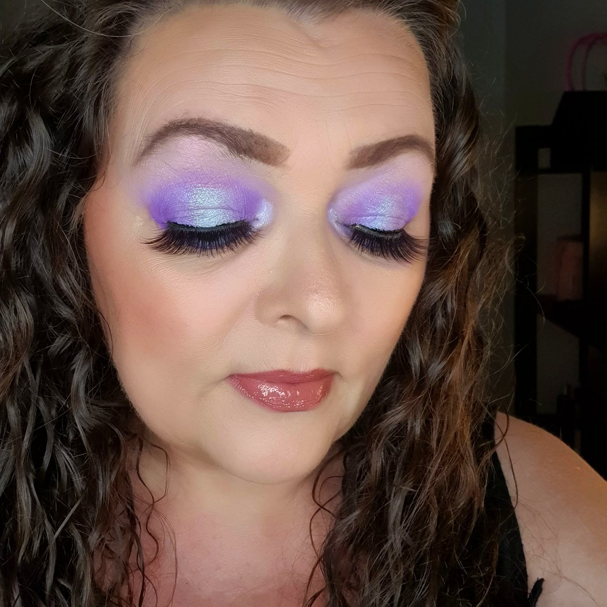 hoffmann_laurs's tweet photo. I made this look today for a dear friend 60th birthday ๐ my clean canvas is always a hit , and a nude lip from @GerardCosmetics @HYIMJEN #softpurple #gclove #makeuplook #49andfabulous #makeuplover https://t.co/K5eNq90jX3 https://t.co/zrtce8xznZ