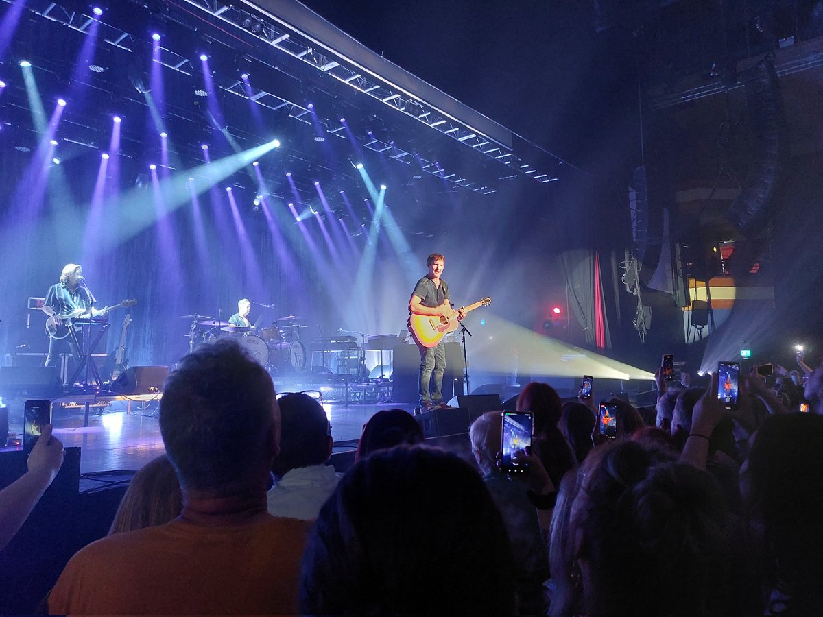 aidang132's tweet photo. @JamesBlunt @GlenINECArena amazing show tonight we'll done James Blunt https://t.co/LlQbcT2p0R