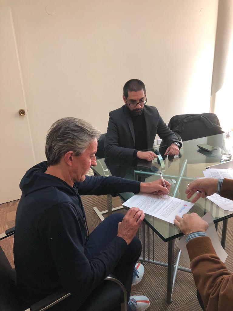 rodrigo_arist's tweet photo. 🏅Esperada inversión durante décadas 

✍🏼El pasado miércoles, rubricamos junto a la empresa Continental Armadores de Pesca SA el acta acuerdo para materializar una inversión, cuya primera etapa, es de más de 148 mill de pesos y que comenzará a materializarse en los próximos días. https://t.co/kNPg1J6bLJ