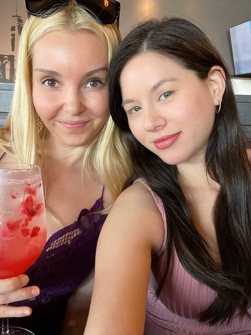 Celebrating our Birthdays! Gemini twins! ?‍♀️♊️❤️ https://t.co/BkXD9NPNHx