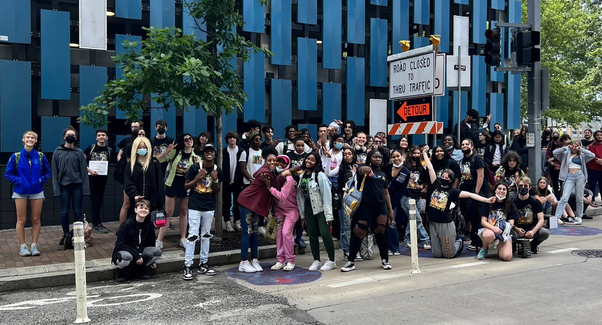 Thank you <a href="/CulturalTrust/">Pittsburgh Cultural Trust</a> for putting our seniors up in lights     🌟🌟 🌟 #Classof2022 #pghcapa <a href="/PPSnews/">Pgh Public Schools</a> <a href="/FriendsofCAPA/">Friends of CAPA</a>