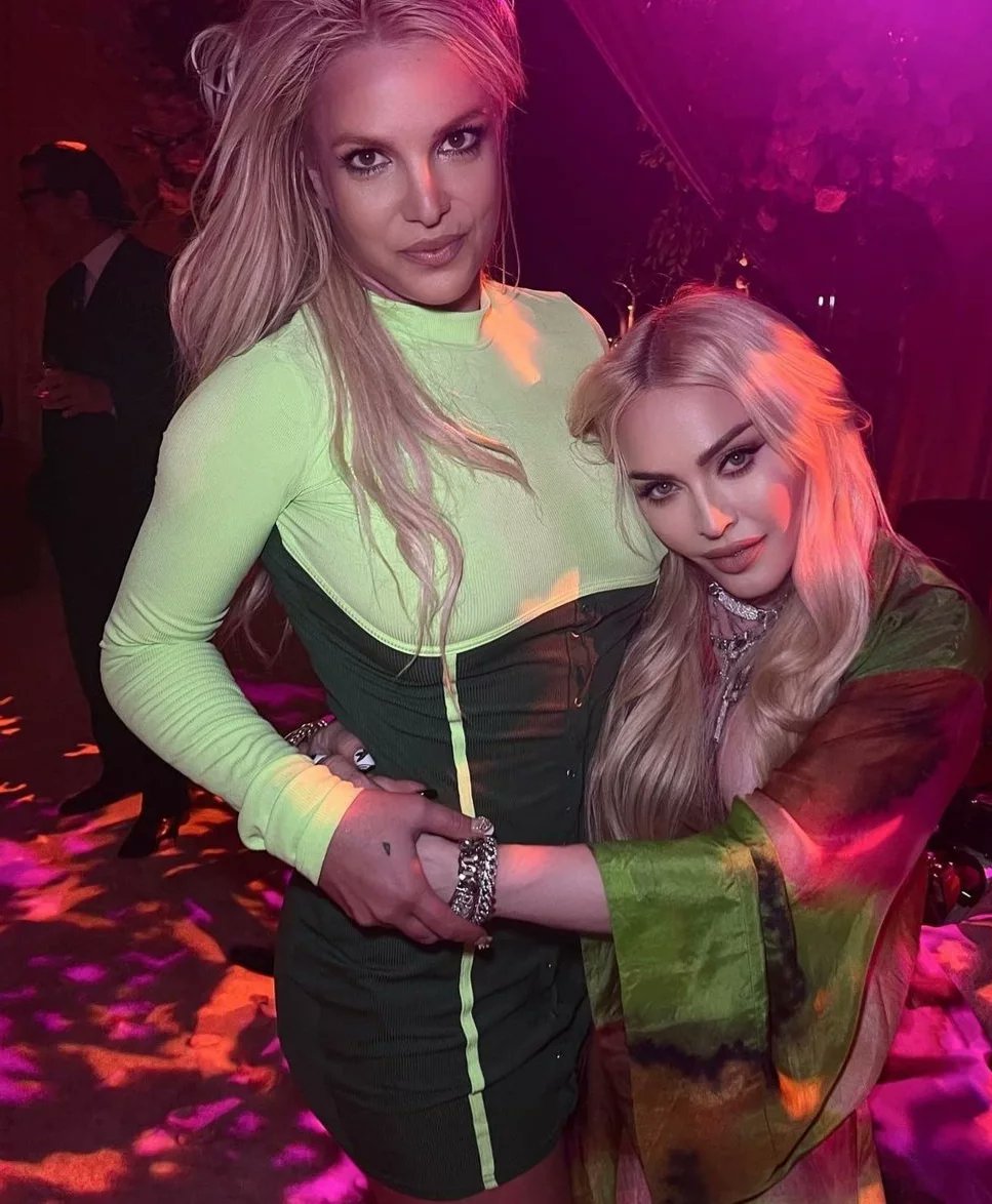 FerDutch22's tweet photo. #popcultureneverdies @britneyspears @madonna #britneyandmadonnakiss 👽🛸🌌❇🌈♾ https://t.co/jnsReWL75a