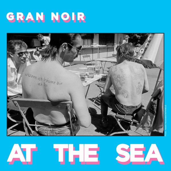 HominisCanidaee's tweet photo. A @_grannoir é uma banda de rock alternativo de Zurique, na Suiça!

Eles acabam de lançar o novo single "At the Sea", som que mistura elementos de indie, psicodelia de forma bem feita e produzida!!

Ouça no youtube ou no seu stream preferido: 

https://t.co/AExjgkC8vh https://t.co/WmFYd2nict