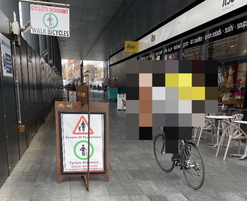 SimonSa23626003's tweet photo. @MarnieIslington @mgslucas @CarolineRussell #CrapolineRussell #Liar #Blameshifter #Greenwasher #BanCars #BanPedestrians #CyclingFail #TheCeaselessSelfPityAndEntitlementOfCarolineRussell https://t.co/BuHduDmctc
