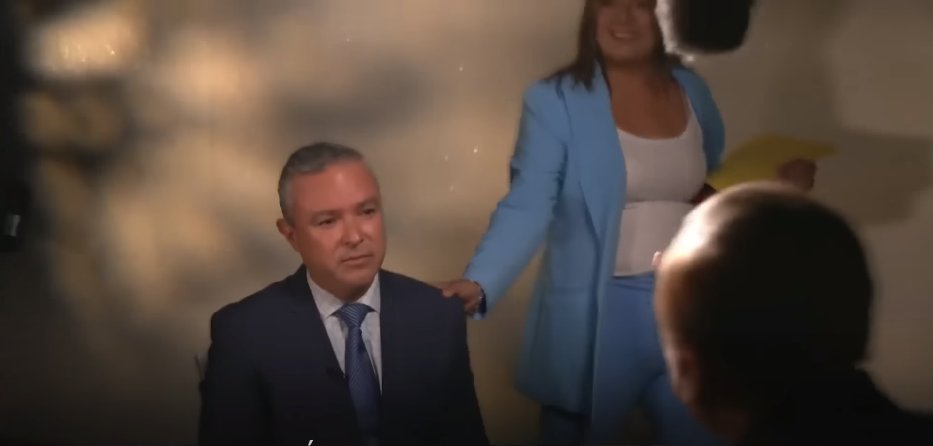 cuestion_p's tweet photo. #Elecciones2022 | La comunicadora Tatyana Janer (@TatyJaner) es la mujer que interrumpió la entrevista de @ingrodolfohdez en Telemundo. Según nos dijo la jefatura de prensa del @CeDemocratico, es militante activa de este partido desde el 2019-10-10. https://t.co/OF37tE0ubw