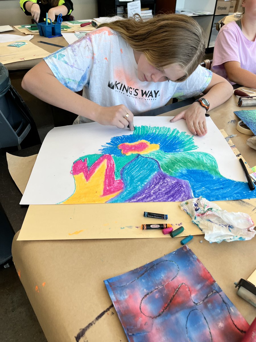 gakroenke's tweet image. ⚠️ Artists at work🎨🖌 #printmaking  #spsexplore #SPSFineArtsProgram @Parkview_Viking