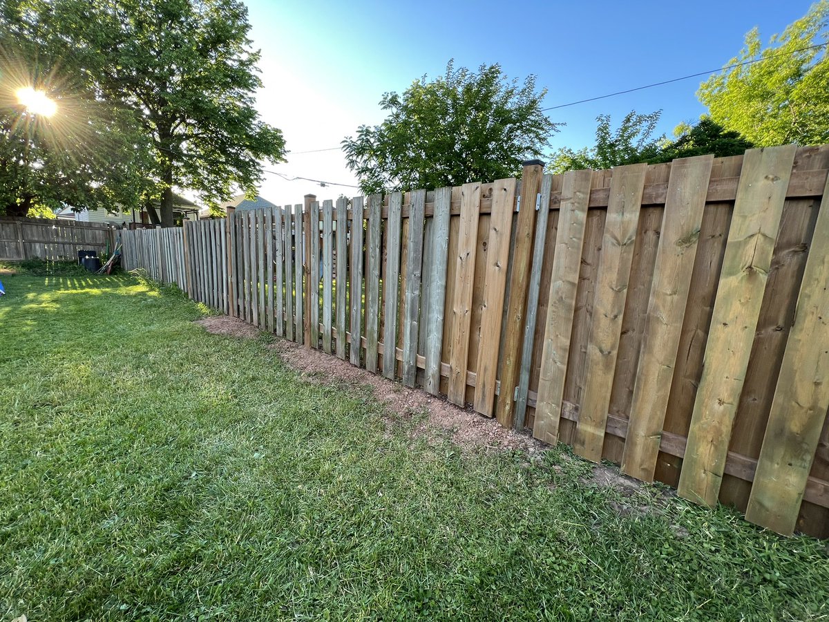 DadBandETH's tweet photo. Dad project complete! Cue the sunset. 🌅 #Dad #Dadlife #Handydad #Fence https://t.co/5eSECJiGwx