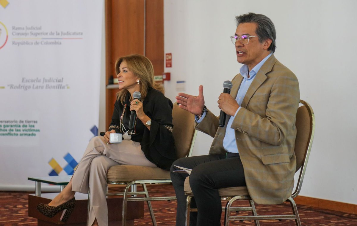 acastroforero's tweet photo. Durante la segunda jornada de ‘Conversatorio de Tierras y la Garantía de las Víctimas del Conflicto Armado’ de @judicaturacsj, respondimos preguntas sobre proceso de restitución y cómo la justicia ha sido fundamental para avanzar en su desarrollo. https://t.co/sZ0RXlnrge