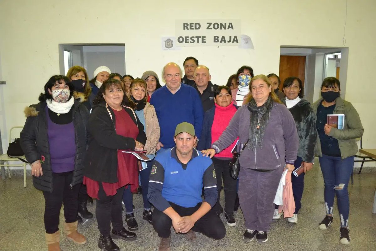 DocAbelCornejo's tweet photo. •Hoy me reuní con referentes vecinales de más de 16 barrios en el Colegio Secundario Néstor Oscar Palacios, en Santa Lucía. https://t.co/Bf2wQc6BEQ