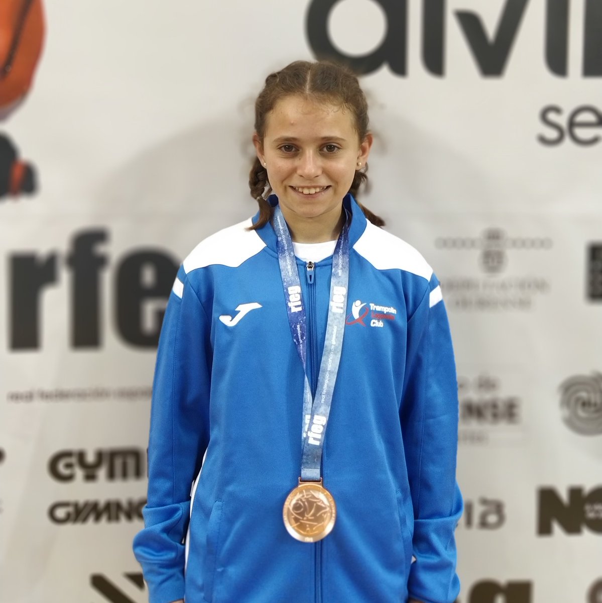 Primera jornada del Campeonato de España de Gimnasia de Trampolín. Grandes resultados para el Club Leganés:

Claudia Maestro 🥈 DMT N3
Álvaro Escalante 🥉 DMT N3
Rocío Sánchez 🥉DMT N1

¡Enhorabuena campeones!

#trampolin <a href="/AytoLeganes/">Ayuntamiento de Leganés</a> <a href="/deportesleganes/">Deportes Leganés</a>