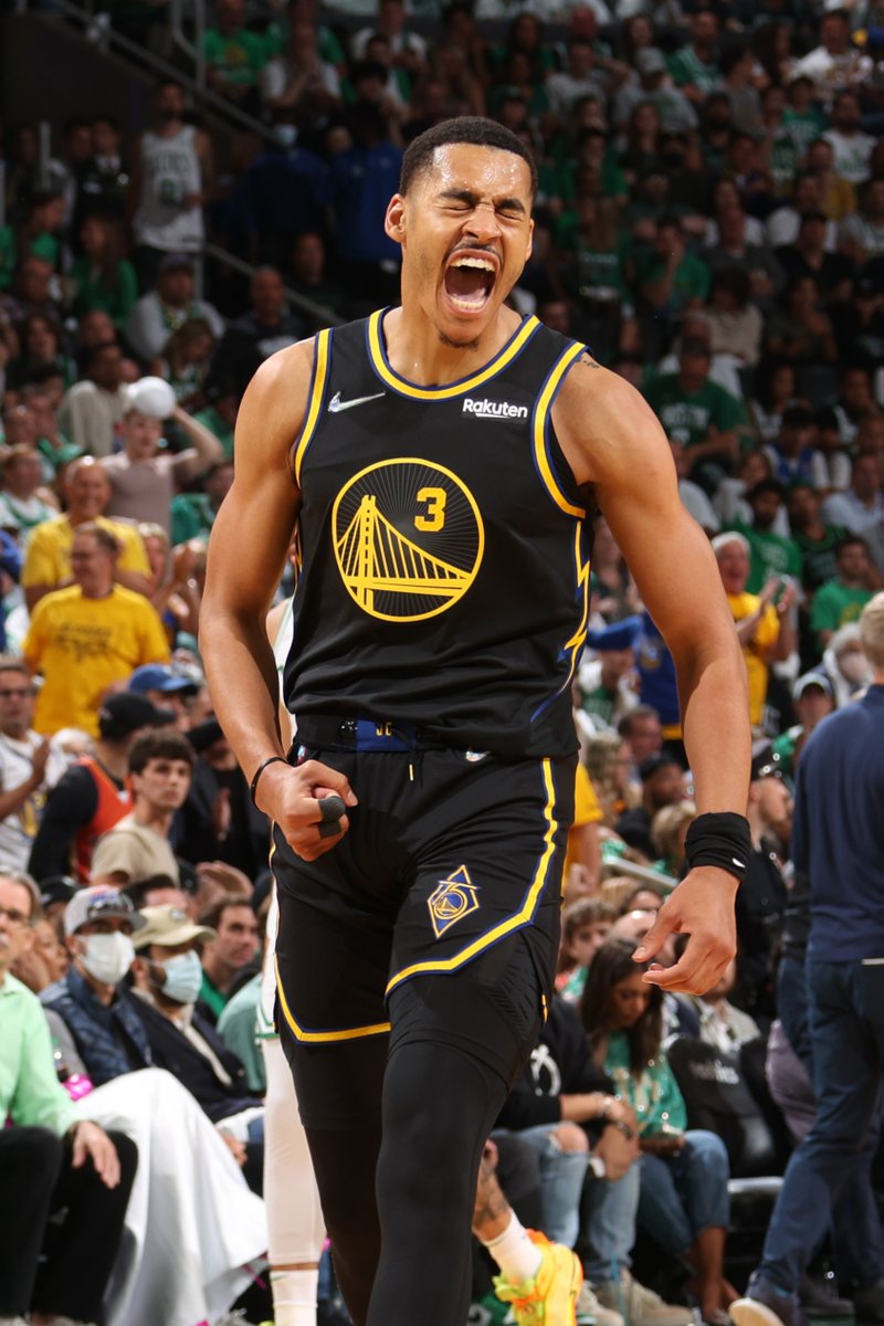 NBA's tweet photo. 5 point game at the half in Game 4!

@warriors 49 | @celtics 54 
Halftime on ABC

#NBAFinals presented by @YouTubeTV 🏆 https://t.co/AM1KymFxoj