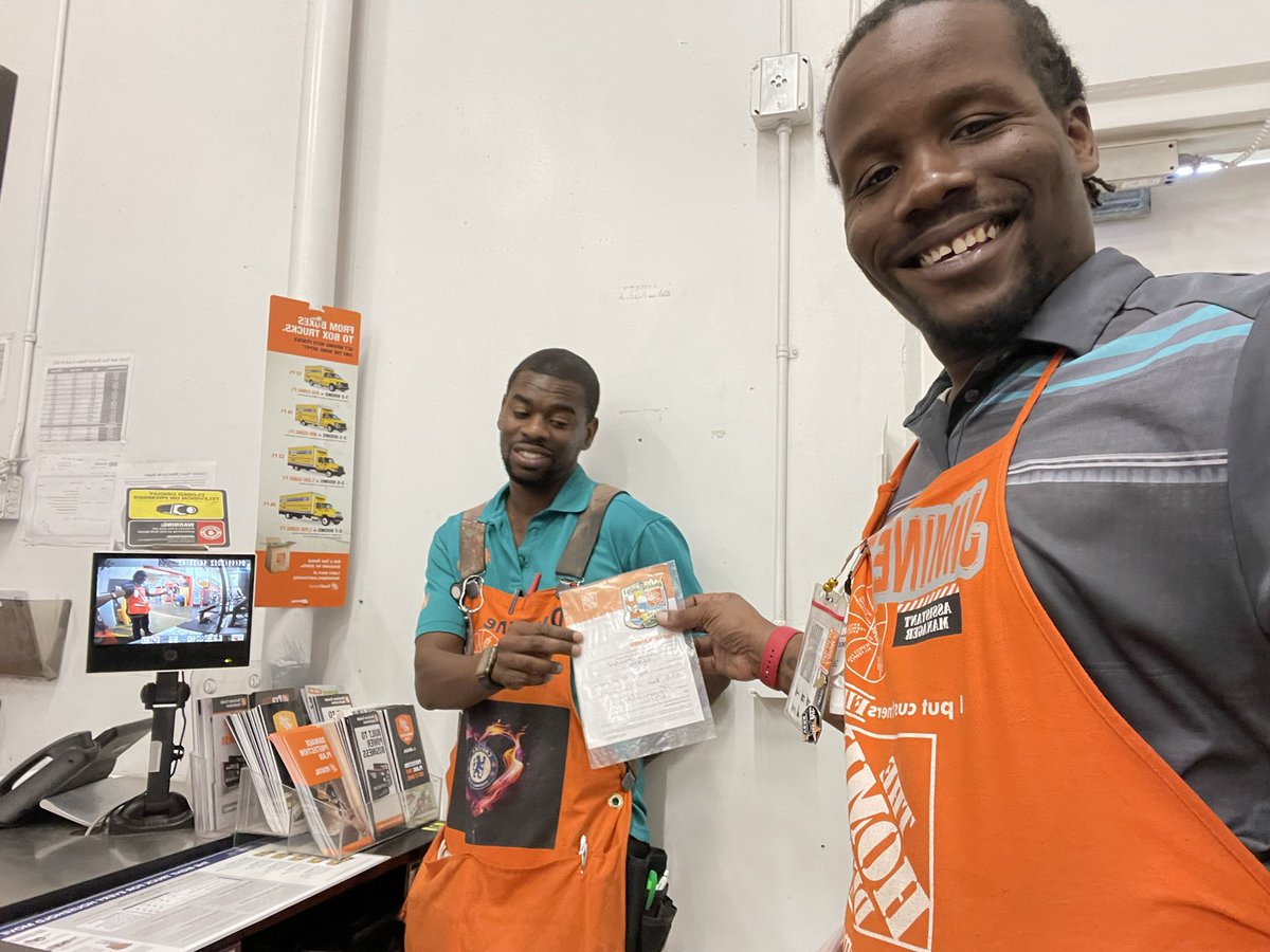 JiminezSerdiney's tweet photo. Celebrating our bravo or the month winners at #respectforallpeople #bravowinners @kmarie1080 @wadley_yolanda https://t.co/3y9a7Tri2k
