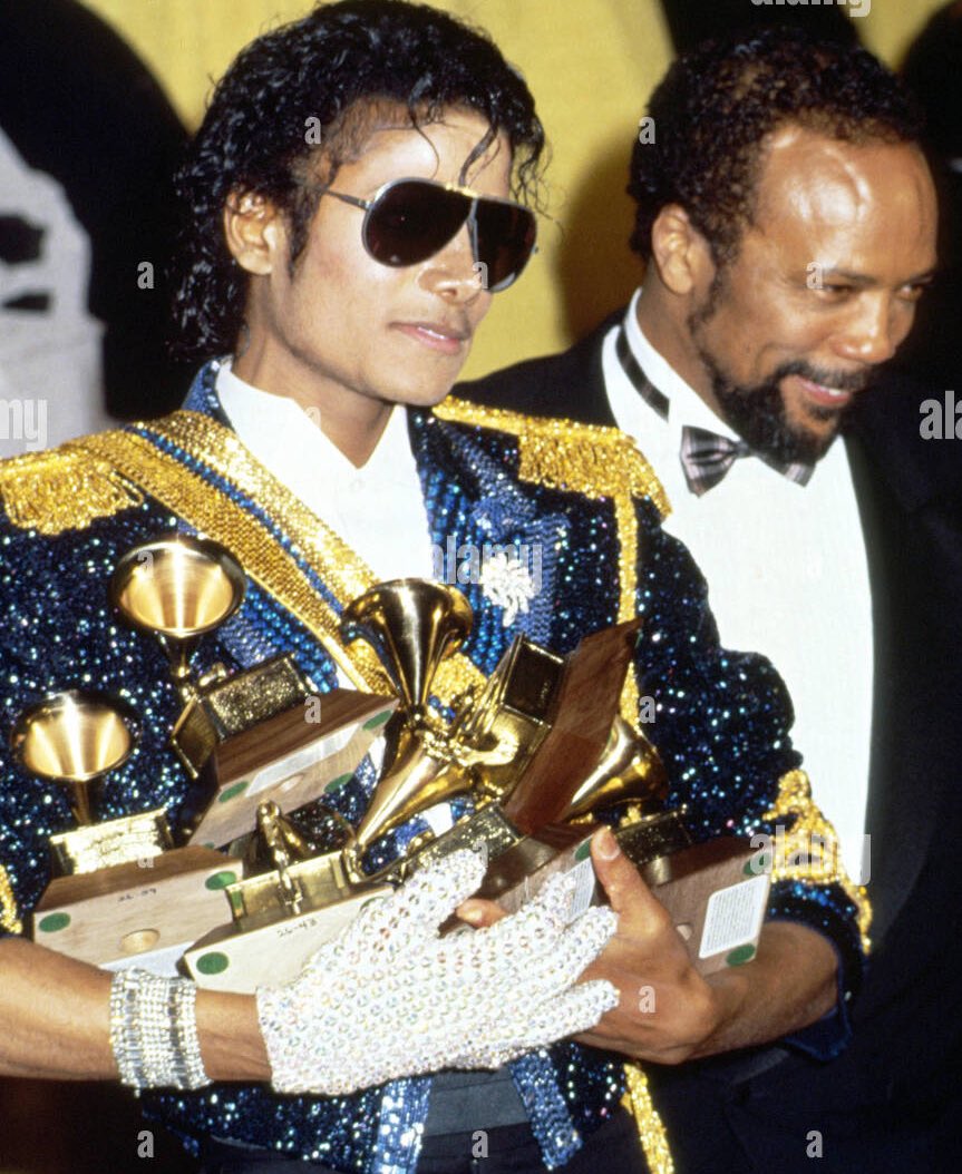 CUBANPOTTER22's tweet photo. LES DEJO UN PEQUEÑO HILO SOBRE “LOS LOGRITOS”DE MICHAEL JACKSON,SON MUY PEQUEÑITOS….,CUALQUIER CANTANTUCHO DE AHORA PUEDE SUPERARLO…….. https://t.co/40zHYMpQd6