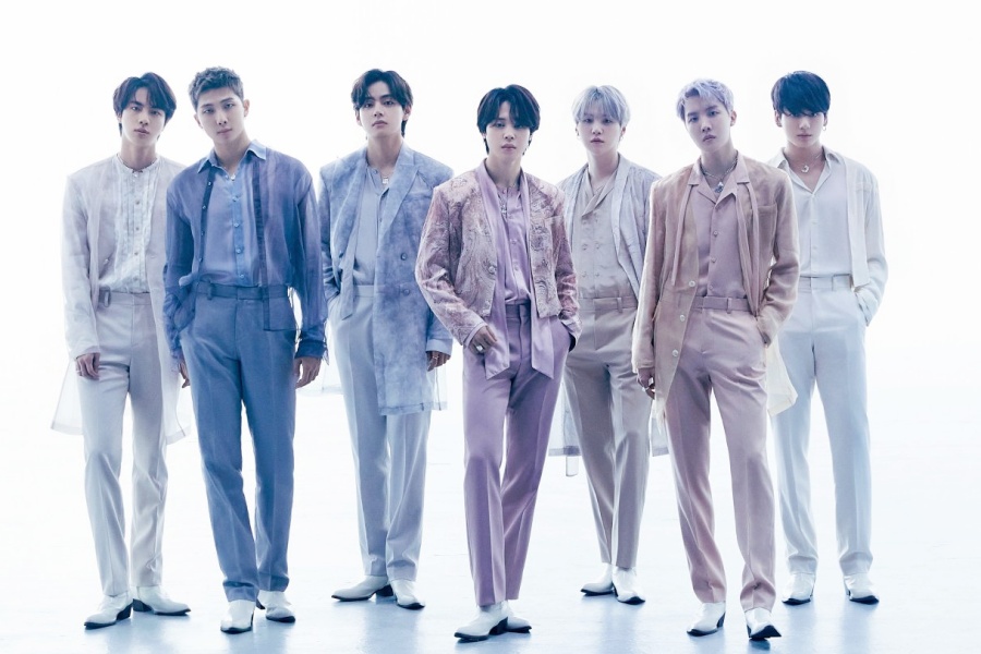 soompi's tweet photo. #BTS Sweeps iTunes Charts All Over The World With "Proof" #BTS_Proof
https://t.co/nQS1KUKPcF https://t.co/Tzsb0hKcd0