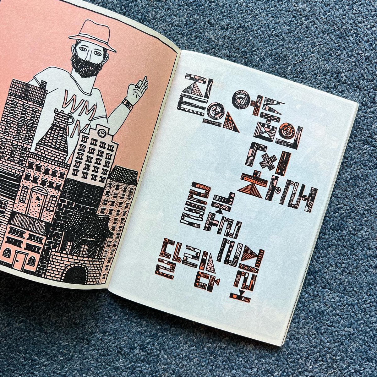storage_huam's tweet photo. WMRM books의 첫번째 독립출판물 <wmrm> 책방에 1권 있습니다. 리소로 제작되었으며, 32페이지의 일러스트 진(zine) 입니다. 👒

https://t.co/LISEdEIt2D https://t.co/LJato5p3HC