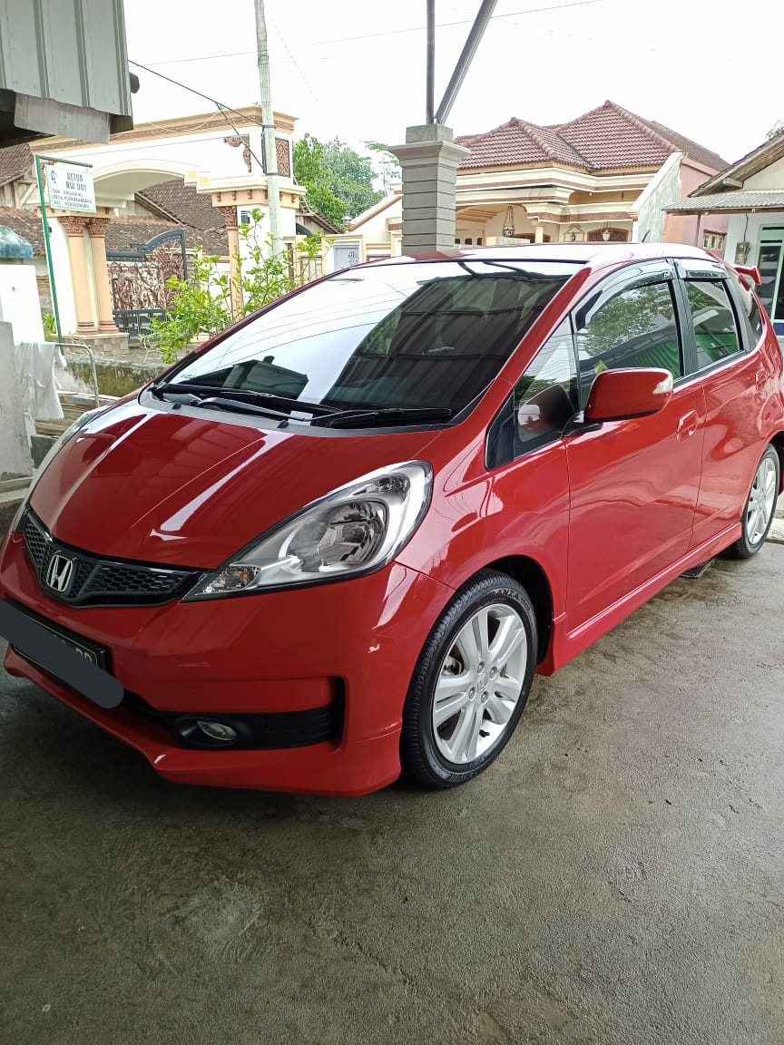 Mari pusing pusing, Honda Jazz RS 2012 low kilometer, baru jalan 9rb kilo, 185jt nego.