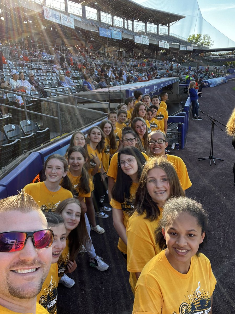 dschuessler3's tweet photo. Bravo to the @CamillusMiddle @WestGeneseeCSD @WGFineArts Select Chorus for their rousing rendition of the National Anthem!! ๐บ๐ธ๐ถ๐๐ #wgsings #cmssings @SyracuseMets https://t.co/FwL4UQAYMn
