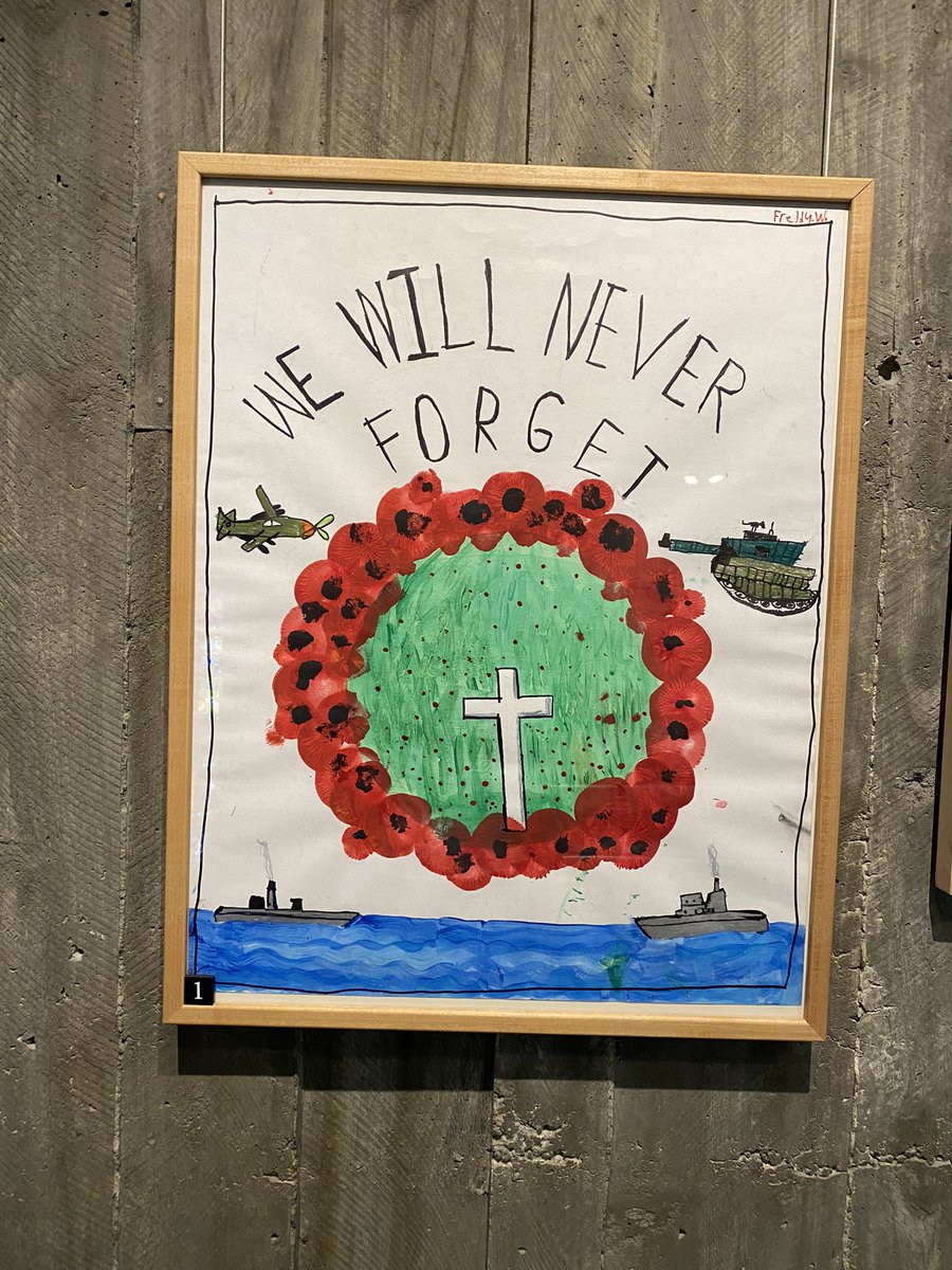 fstrata5's tweet photo. Dernier arrêt de ce voyage superbe et quelle surprise! Le musée canadien de la guerre à Ottawa était formidable!! @CanWarMuseum @Jewlya_L @louisearbourfi https://t.co/gztNjmtEJc