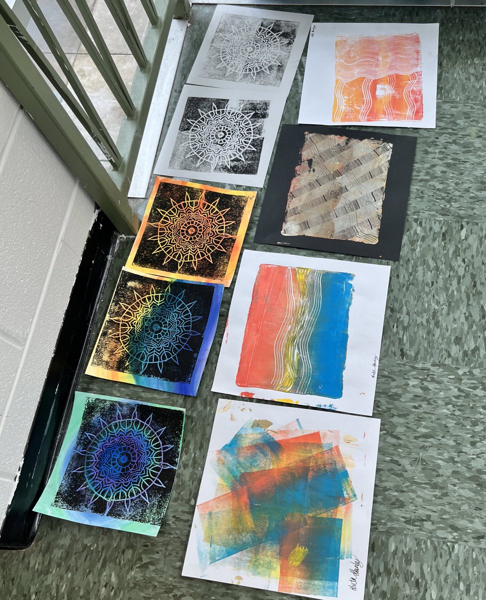 gakroenke's tweet image. Gallery walk and feedback is important when #artmaking and #printmaking  #spsexplore #SPSFineArtsProgram @Parkview_Viking