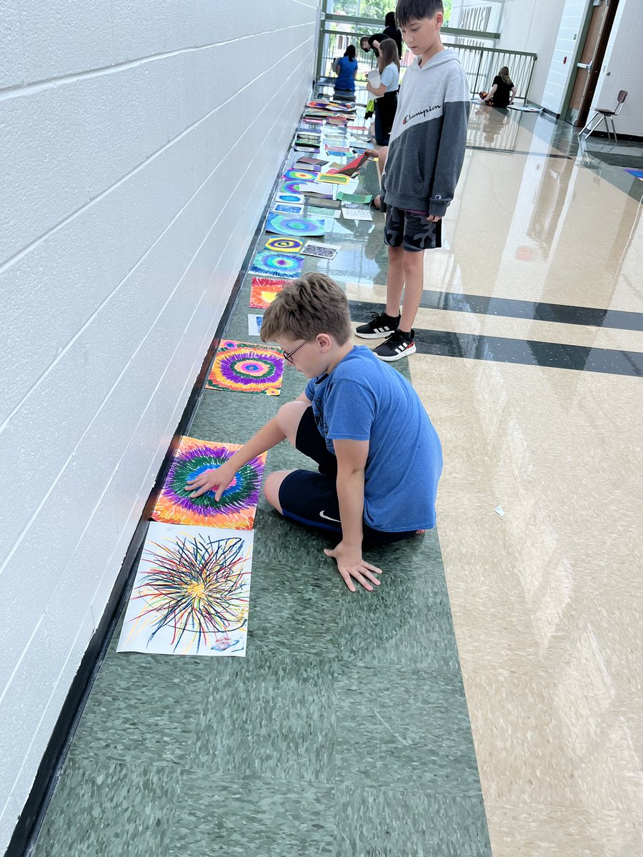 gakroenke's tweet image. Gallery walk and feedback is important when #artmaking and #printmaking  #spsexplore #SPSFineArtsProgram @Parkview_Viking