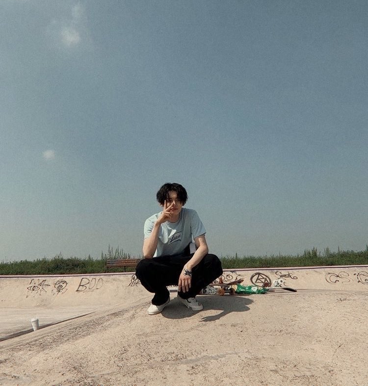 ⠀⠀  @/gothrintarou post:

⠀ he was a punk, she did ballet.