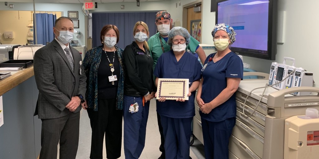 JeffHealthEH's tweet photo. Congratulations to Lynne Garlotta, registered nurse at Einstein Elkins Park's Emergency Department, for being recognized with the Good Catch award on Wednesday. #goodcatchaward #patientsafety #healthcare https://t.co/q3ObValzfh